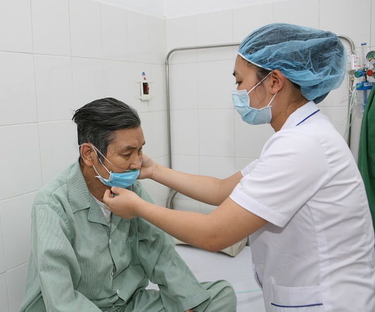 Chăm sóc bệnh nhân lao. Ảnh: Trần Minh